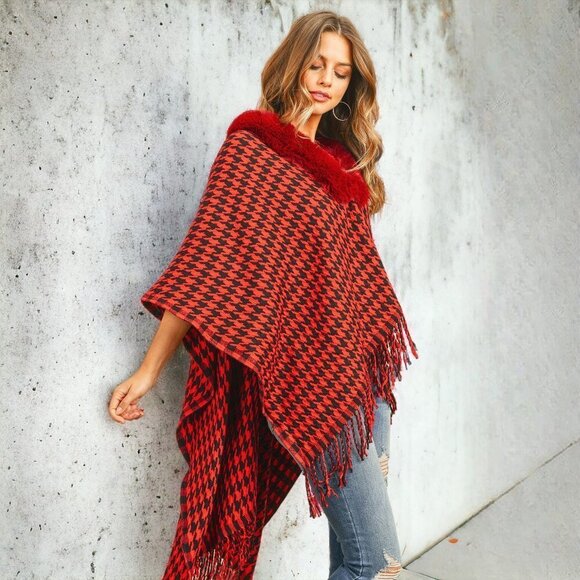 Houndstooth Poncho Red Faux Fur - Picture 5 of 7